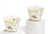 Paar Cachepots mit Blütendekor by Meissen, 2. Hälfte 18. Jh, Porzellan, farbig staffiert, Gold dekoriert, sold May 2025