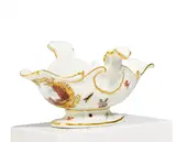 Sauciere mit Kauffahrteiszenen by Meissen, Mitte 18. Jh, Porzellan, farbig staffiert, gold dekoriert, sold May 2025
