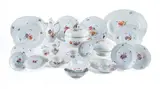 Kpm, 119 Teile aus einem Service mit Blumendekor, Porzellan, farbig staffiert