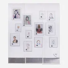 Barbara Visser, Portret de Kunstchaar, Wallpaper No.2, 2007, C-print mounted to aluminum, offset lithograph in colors on wallpaper, metal shelf