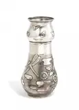 Vase mit Chrysanthemen und Libellen by Tiffany & Co., 1907-1947, Silber, sold May 2025