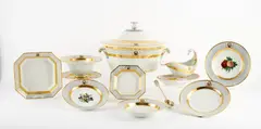Speiseservice mit Wappendekor by Kpm, 1837-1844, Porzellan, farbig und gold staffiert, sold May 2025