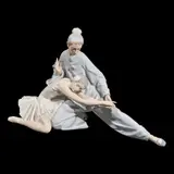 Nao by Lladrò, “Closing Scene”, porcelain