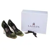 Lanvin, Satin Closed Escarpin with Pompom