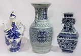 Republican period by A lot of assorted Chinese export vases, porcelain , 3 pcs., offered Oct 2018