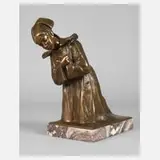 Hugo Taglang, Trachtenmädchen aus Fouesnant, Bronze