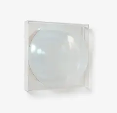 Adolf Luther, Ohne Titel, 1975, Halbtransparente, konkave Linse vor Spiegel. Auf Holz montiert