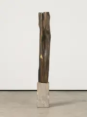 Ohne Titel by Franz Bucher, Lindenholz auf Stein, sold Oct 2025