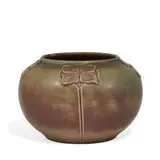 bulbous vase by attribution for Rookwood Pottery William E. Hentschel, sold Jun 2022