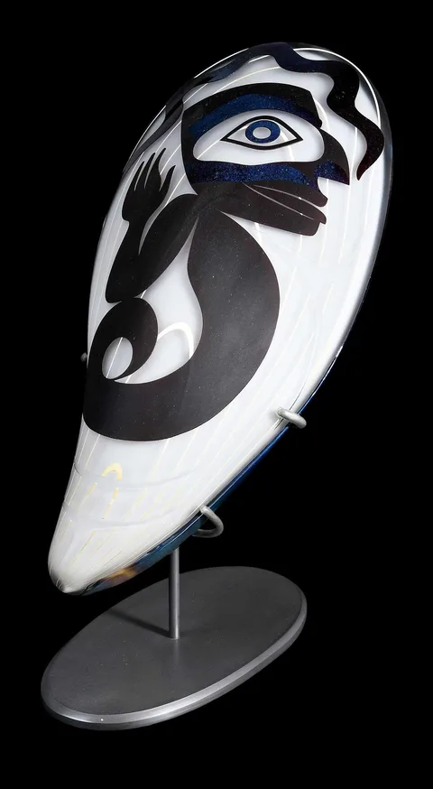 Preston Singletary, and Raven Skyriver, Entuk, 2020, and carved glass