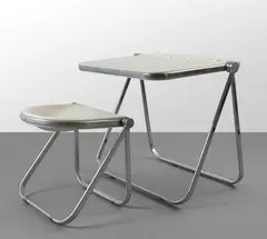 Giancarlo Piretti, Uno scrittoio 'Platone' e una sedia pieghevole 'Pluff', 1970, Metallo cromato, resina Abs