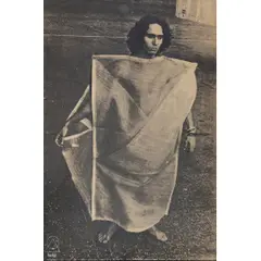 PARANGOLÉ VESTIDO POR LUIZ FERNANDO GUIMARÃES, PRÓXIMO AO CAIS 42 NEW YORK 3/9/72 by Hélio Oiticica, Reprodução tipográfica, offered Nov 2024