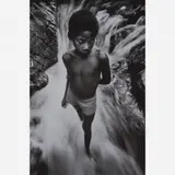 André Cypriano, Quilombola na cachoeira, do projeto Quilombas, 2006-2007, C-PRINT