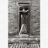 Martin Parr, Tom Greenwood cleaning, 1976