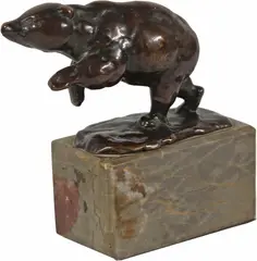 Eilender Bär auf den Hinterbeinen by August Gaul, Around 1915, Bronze, offered Jun 2023