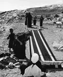 David Douglas Duncan, Women at a loom outdoors, Palestine 1946, 1946, photograph