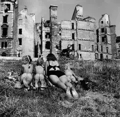 Ernst Haas, Sunbathers, Vienna 1947, 1947, photograph