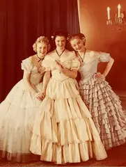 Heinz Simonis, Three young ladies in ball gowns, Vienna 1951, 1951, photograph