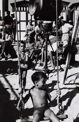 Burt Glinn, Liz Taylor and her kids during a break on set, Spain 1959, 1959, photograph