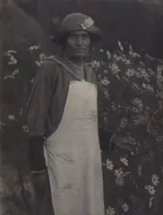 Doris Ulmann, Woman in apron with garden cosmos, 1932, photograph