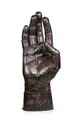 Vukašin Milovic, Große Hand, 2010, Eisenblech, geschweißt, getrieben, schwarzbraun patiniert, partiell poliert und korrodiert, rot gefasst, mit einem Lacküberzug