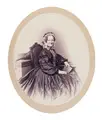 Hanns Hanfstaengl, Bildnis der Maria Anna von Bayern. Wohl 1870er Jahre, Albuminabzug, oval, vollflächig auf Untersatzkarton kaschiert