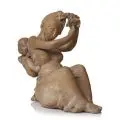 Ursula Naumann, Mutter mit Kind, 1979, Ton, rötlich-brauner Scherben