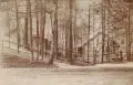 Hermann Krone, Holzhütte, 1885, Albuminabzug, vollflächig auf mittelbraunem Trägerkarton montiert