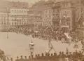Max Ziesler, Festzug anlässlich des Turnfests in Dresden, 1885, Albuminabzug, vollflächig auf Untersatzkarton kaschiert
