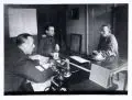 Erich Andres, Otto Dix im Gespräch mit Beamten, 1947, Silbergelatineabzug, glänzend, auf "Agfa"-Barytpapier