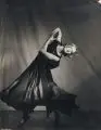 Siegfried Enkelmann, Die Tänzerin Ellys Gregor, Um 1955, Silbergelatineabzug, vollständig auf Karton kaschiert