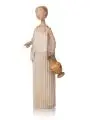Regina Herrmann, Stehende im antikisierenden Gewand mit Weinkanne, 1999, Pappmaché und Papier über Pappkern, partiell polychrom gefasst, Metalldraht