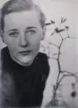 Annelise Kretschmer, Portrait einer Dame mit Mistelzweig, 1935, Silbergelatineabzug, matt