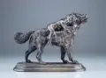 Joseph Chemin, Hund, einen Knaben tragend. 2. H. 19. Jh, Bronze, gegossen, versilbert