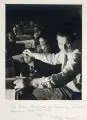 Hildegard Jaeckel, Rudolf Kempe, dirigierend, 1952, Silbergelatineabzug, auf Untersatzkarton montiert