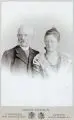 Nicola Perscheid, Doppelportrait (König Albert von Sachsen und Königin Carola ?), 1899, Silbergelatineabzug auf grauem Untersatzkarton