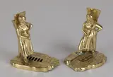 Boerenvrouwen met rugkorf by Twee antieke messing vergulde figuren, offered Jun 2019
