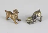 2x bronzen beeldje, Spelende hondjes