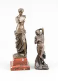 1900 by 2x Antieke Griekse bronzen beeldjes, Eén op rood marmeren sokkel, offered Apr 2019