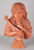 Antieke terracotta buste, Meisje met mandoline, Antieke terracotta buste