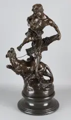 Groot oud bronzen figuur, 20e eeuw