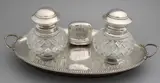 Zilveren inkstel, 1888, Inktstel met zilveren plateau, kristallen inktpotjes met zilveren dop en plaatje