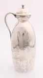 zilver. by Zilveren schenkkan met deksel, 800 & 000, Fijn schenkkannetje, bolmodel, met fijne florale gravure met handgreep. ø 6x19 cm, offered Apr 2017