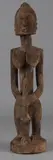 Dogon by Afrikaans houten beeld van de Dogon stam uit Mali ca, 1940, voorstellend een vrouw die iets aan het fijnstampen is, offered Apr 2016