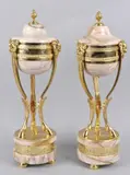 2x Castallette, vuurverguld, 1880, verguld met marmer in zeer goede staat met bokkenkoppen