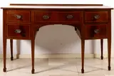 Engels bureau, inlegwerk, Engels schrijfbureau 19e eeuw van mahoniehout fineer met bandintarsia, 5 lades en origineel beslag