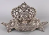 barokstijl by Kapitaal zilveren inktstel, Schitterend mooi gaaf kapitaal zilveren inktstel in Barok stijl 925/000, Russisch zilver (Joods), 3967 gr., 41x26x20cm, offered Apr 2010