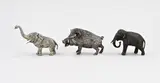 3x Antiek bronzen beeld, 1900 - 1920, 1x plated/verzilverd everzwijn met tanden van been, onduidelijk gemerkt, Weens? 1x Olifant, donkerbrons, ongemerkt