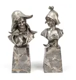 H 26 - 29 cm. by Twee antiek plated bronzen bustes op marmeren basement, Twee antiek plated bronzen bustes op marmeren basement, offered Oct 2025