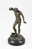 Oud & antiek bronzen beeld, Discuswerper, Discuswerper, op marmeren basement